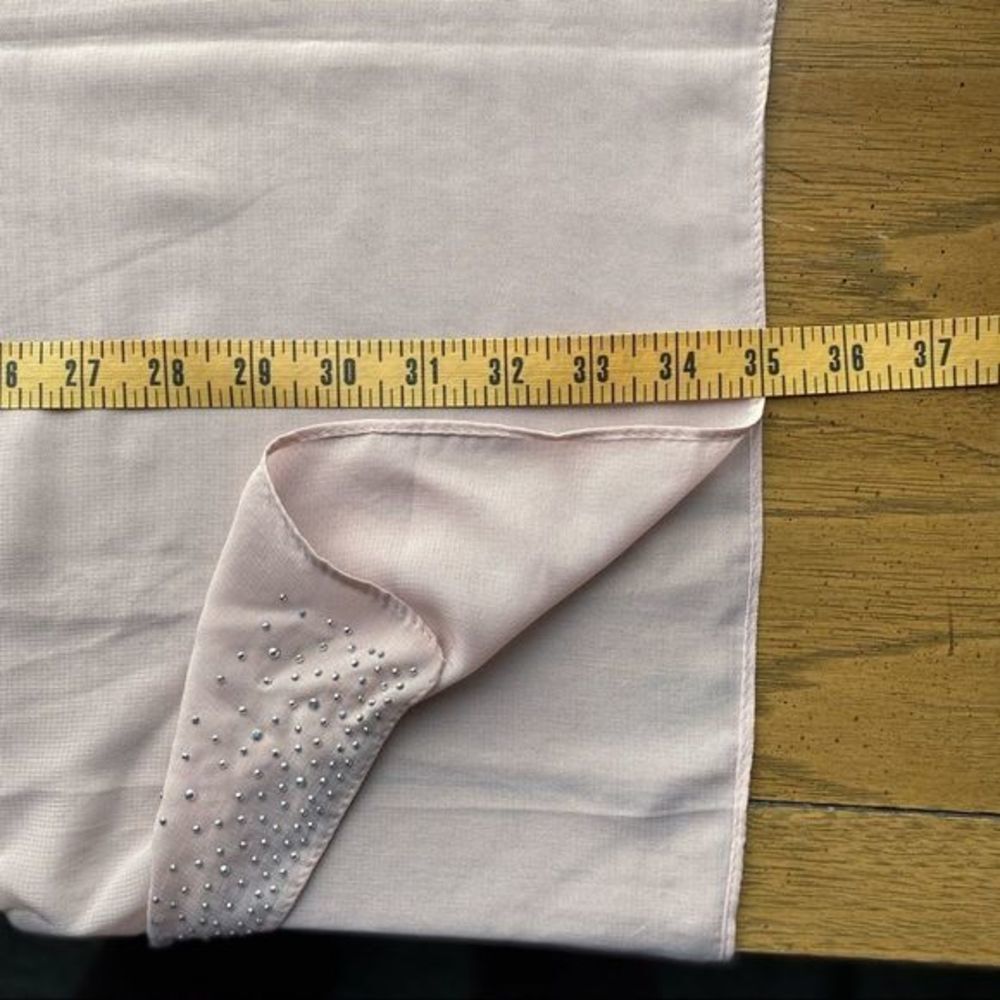 🎡 Pink Scarf with Rhinestones - Picture 9 of 11